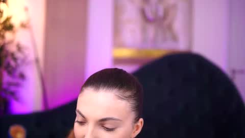 Lara online show from October 2025 09:33:01 AM