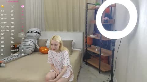 Snapshot of lashandramorgans chatting on November 2025 01:05:02 AM Emilia for my friends Amy online show from November 2025 01:05:02 AM