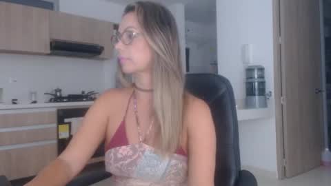 Snapshot of latinpaprika chatting on November 2025 09:58:01 PM latinpaprika online show from November 2025 09:58:01 PM