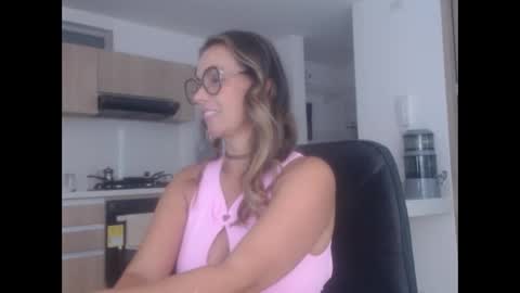 Snapshot of latinpaprika chatting on November 2025 12:38:02 PM latinpaprika online show from November 2025 12:38:02 PM