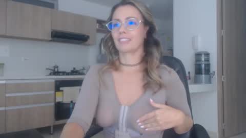 Snapshot of latinpaprika chatting on December 2025 11:37:01 AM latinpaprika online show from December 2025 11:37:01 AM