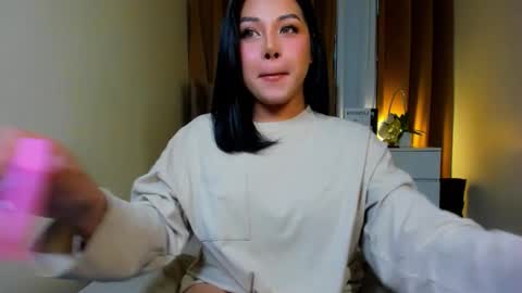 Snapshot of laurasinclair chatting on December 2025 09:25:01 AM Your sweet Laura online show from December 2025 09:25:01 AM