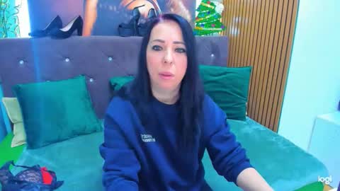 Laura online show from December 2025 04:19:01 AM