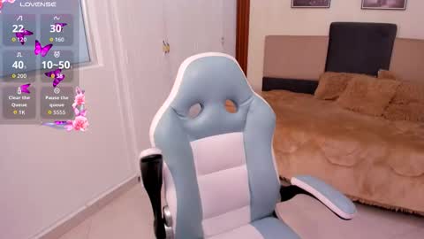 Snapshot of lauren_bigboobs22 chatting on October 2025 06:29:02 PM Lauren online show from October 2025 06:29:02 PM