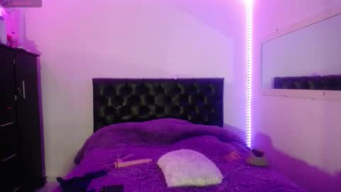 laurenkenner28_ online show from October 2025 09:36:01 PM