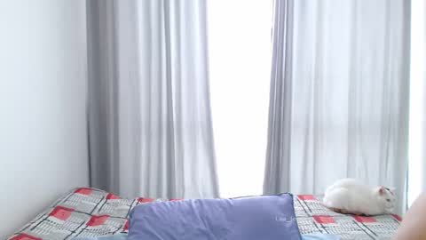 Snapshot of lauu_jones chatting on November 2025 05:13:02 PM Laura online show from November 2025 05:13:02 PM