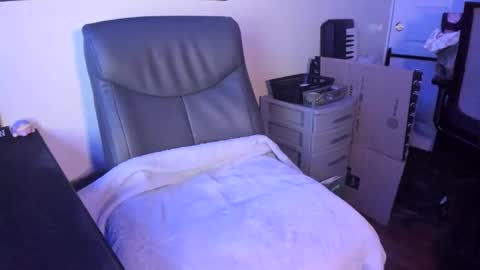 Snapshot of leafyyyyyy chatting on December 2025 03:38:02 AM Leafy online show from December 2025 03:38:02 AM