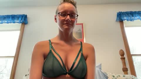 Snapshot of leahwilde chatting on December 2025 03:32:02 PM Lee online show from December 2025 03:32:02 PM