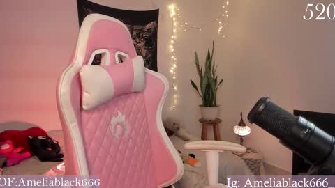  Amelia Black  OF AMELIABLACK666 I lost all my thumbs up help me to get 80 online show from December 2025 10:30:01 AM