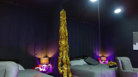 Leana online show from December 2024 02:39:02 PM