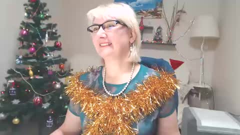 Snapshot of leilamays chatting on December 2024 06:44:01 AM Leila Kinky online show from December 2024 06:44:01 AM