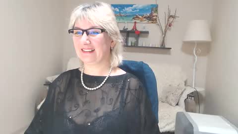 Snapshot of leilamays chatting on February 2025 04:25:01 AM Leila Kinky online show from February 2025 04:25:01 AM