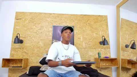 leo_jhonson online show from September 2025 12:39:01 PM