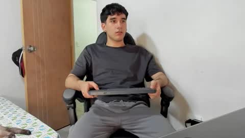 Snapshot of leo_jones389 chatting on December 2024 10:12:01 PM Leo Jones online show from December 2024 10:12:01 PM