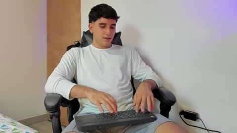 Snapshot of leo_jones389 chatting on January 2025 10:23:01 PM Leo Jones online show from January 2025 10:23:01 PM