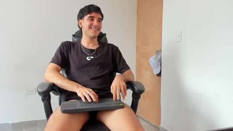 Snapshot of leo_jones389 chatting on March 2025 06:00:02 PM Leo Jones online show from March 2025 06:00:02 PM