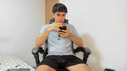 Snapshot of leo_jones389 chatting on March 2025 07:43:02 PM Leo Jones online show from March 2025 07:43:02 PM