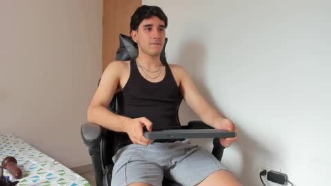 Snapshot of leo_jones389 chatting on March 2025 04:24:01 PM Leo Jones online show from March 2025 04:24:01 PM