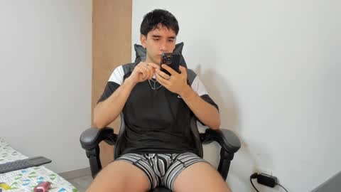 Snapshot of leo_jones389 chatting on March 2025 12:04:02 PM Leo Jones online show from March 2025 12:04:02 PM