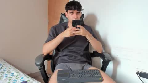 Snapshot of leo_jones389 chatting on September 2025 04:40:02 PM Leo Jones online show from September 2025 04:40:02 PM