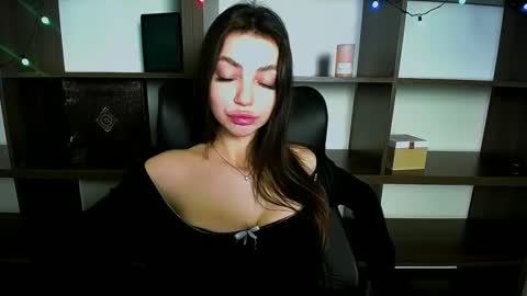 Alexia online show from February 2025 05:01:02 PM