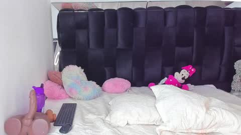 lexiross1 online show from February 2025 06:56:02 PM
