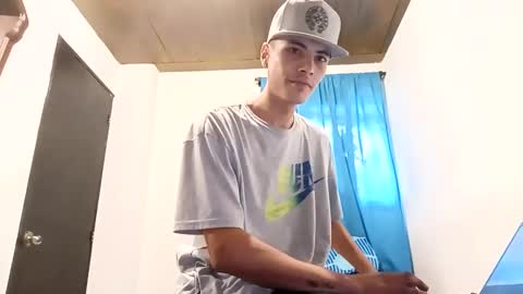 liam_smith00 online show from December 2024 07:37:02 PM