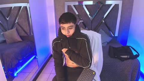 lian online show from September 2025 04:12:02 AM
