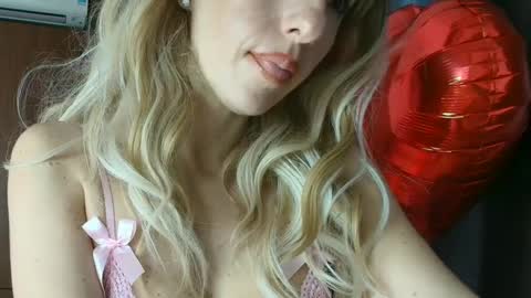 Mia                   Onlyfans link -  online show from February 2025 06:59:02 AM