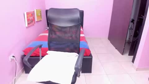 Snapshot of lil_mommy_slut chatting on November 2025 11:53:02 AM lil_mommy_slut online show from November 2025 11:53:02 AM