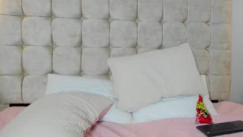 Snapshot of lilie_petite chatting on December 2025 11:25:02 PM Lilie online show from December 2025 11:25:02 PM