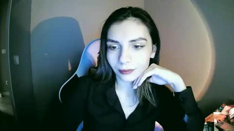 lilirose online show from December 2024 04:36:01 PM
