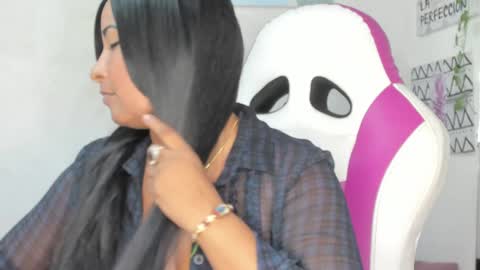 LINA SANCHEZ online show from December 2024 07:00:01 PM