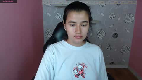Linda  online show from December 2024 03:44:01 PM