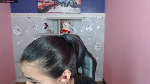 Linda  online show from December 2024 01:06:01 PM