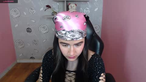 Linda  online show from December 2024 05:37:01 PM