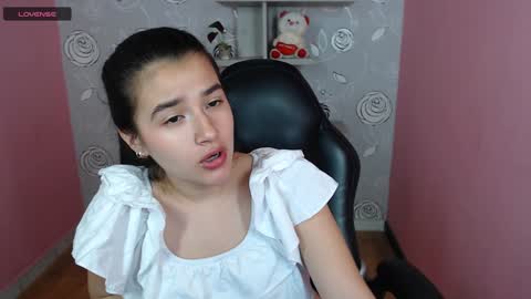 Linda  online show from December 2024 01:42:02 PM