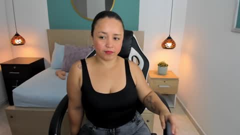 L I N D A online show from February 2025 07:09:01 PM
