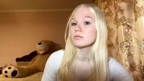 Snapshot of lindabreines chatting on November 2025 09:50:02 AM Luna online show from November 2025 09:50:02 AM