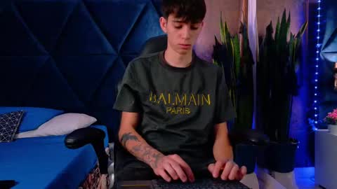 Snapshot of lionfoster chatting on October 2025 12:04:02 PM LION FOSTER online show from October 2025 12:04:02 PM