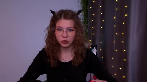 Snapshot of lisa_roses chatting on November 2025 10:45:02 PM Lisa online show from November 2025 10:45:02 PM