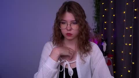 Snapshot of lisa_roses chatting on November 2025 08:22:02 PM Lisa online show from November 2025 08:22:02 PM