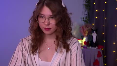 Snapshot of lisa_roses chatting on December 2025 07:44:01 PM Lisa online show from December 2025 07:44:01 PM