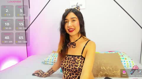 lisa white  online show from November 2025 01:10:01 PM