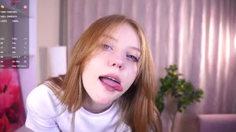 Snapshot of lisagriswell chatting on October 2025 04:41:02 PM Molly online show from October 2025 04:41:02 PM