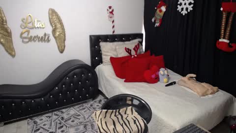 LITA a sexy milf online show from December 2024 07:14:01 PM