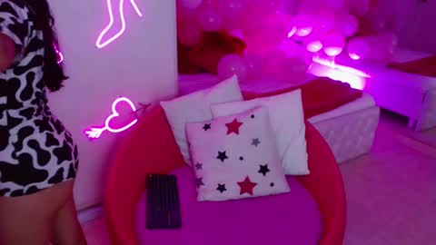 Snapshot of little_paulette chatting on November 2025 04:33:02 AM Paulette online show from November 2025 04:33:02 AM