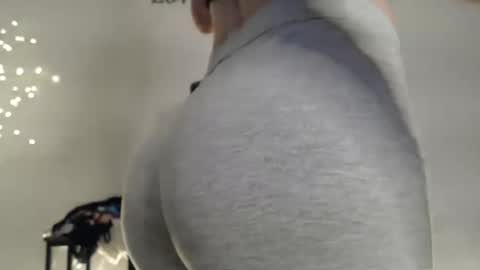 Snapshot of littleflowers chatting on November 2025 08:28:01 AM Your little flower online show from November 2025 08:28:01 AM