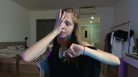 Little Molly online show from September 2025 03:28:02 PM