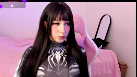 Snapshot of livemakio chatting on November 2025 04:51:01 AM Liz online show from November 2025 04:51:01 AM